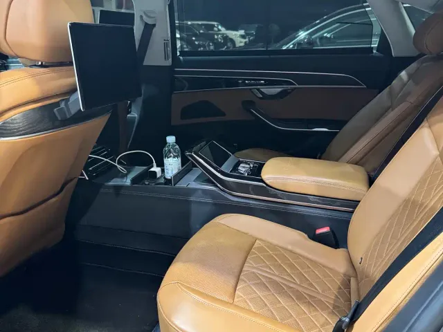 Audi A8 — Фото автомобиля 6