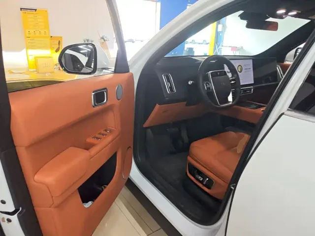 Li Auto L7 — Фото автомобиля 15