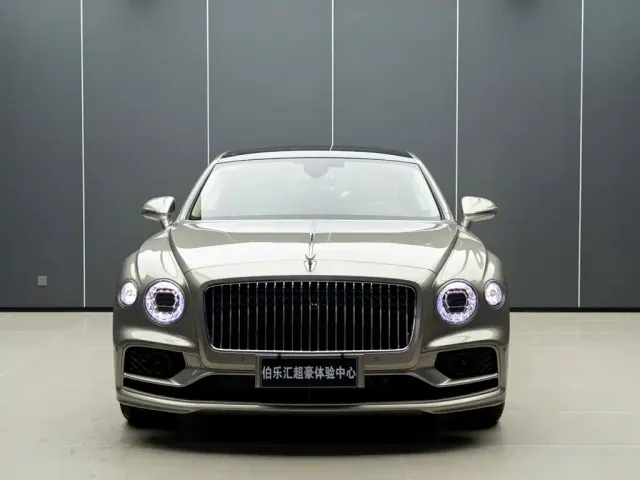Bentley Flying Spur — Фото автомобиля 4