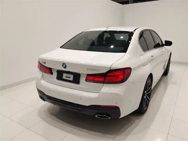 BMW 5 Series — Фото автомобиля 3