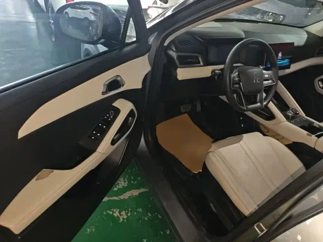BYD Yuan UP 2024 301KM Leading Edition — Фото автомобиля 15