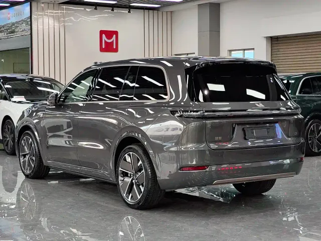 Li Auto L9 — Фото автомобиля 14