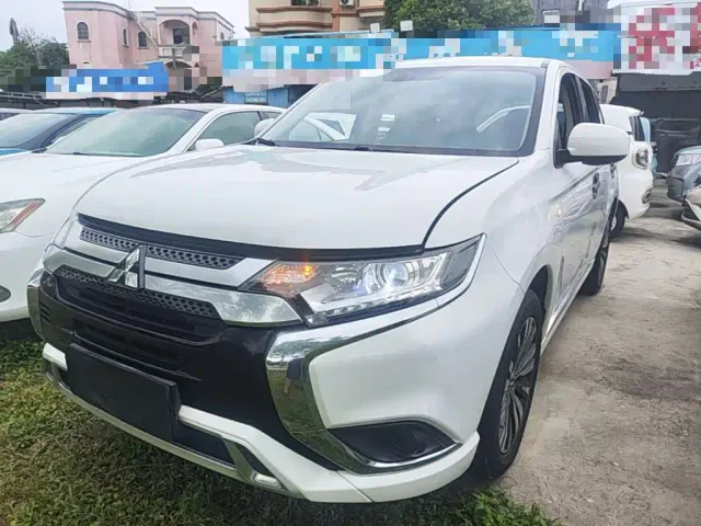 Фотография автомобиля — Mitsubishi Outlander