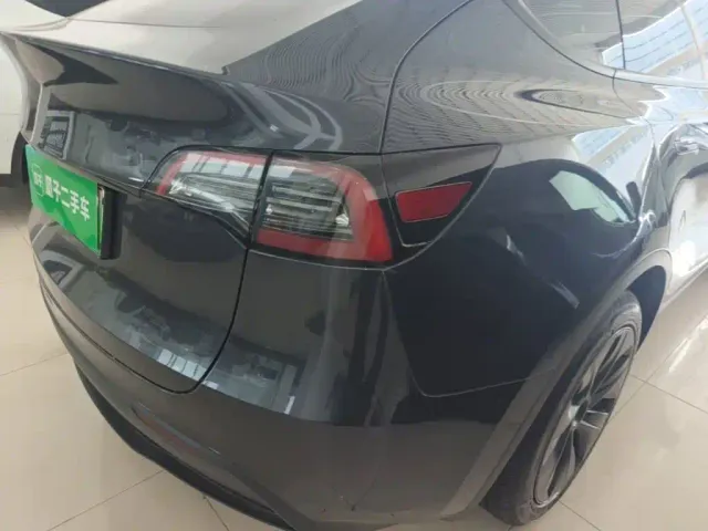 Tesla Model Y — Фото автомобиля 23
