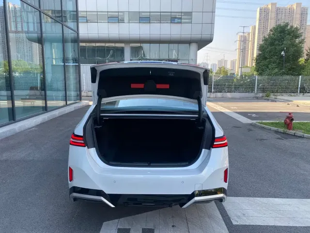 BMW 5 Series — Фото автомобиля 14