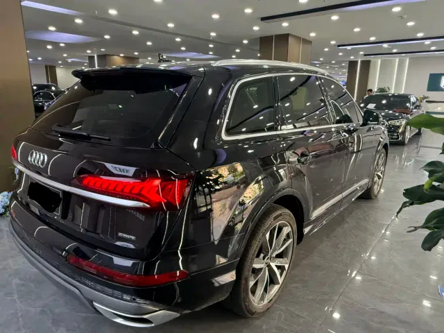 Audi Q7 — Фото автомобиля 7