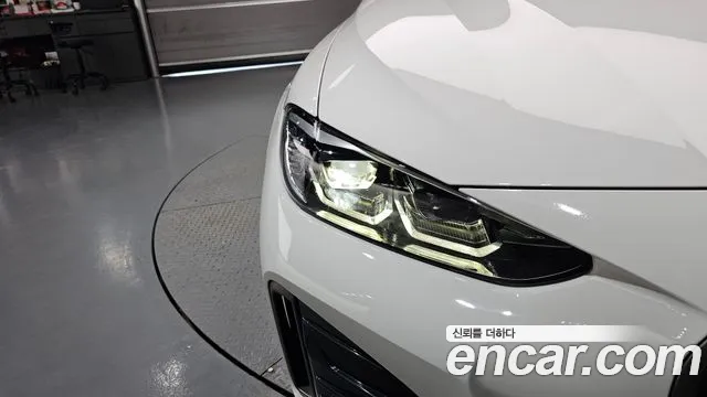 BMW i4 — Фото автомобиля 7