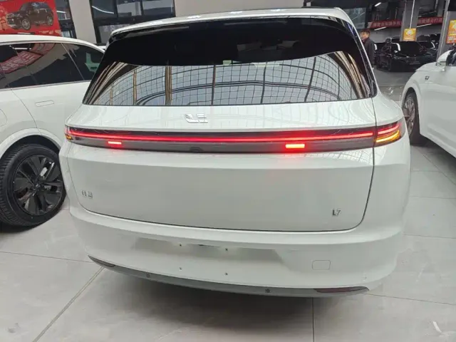 Li Auto L7 — Фото автомобиля 5