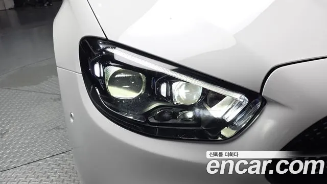 Mercedes-Benz E-Class — Фото автомобиля 19