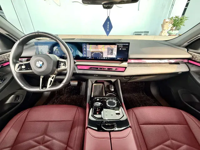 BMW 5 Series — Фото автомобиля 7