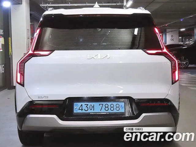 Kia EV9 — Фото автомобиля 5