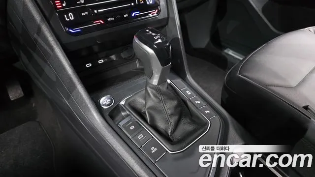 Volkswagen Tiguan Tiguan 2 поколение 2.0 TDI Premium — Фото автомобиля 9