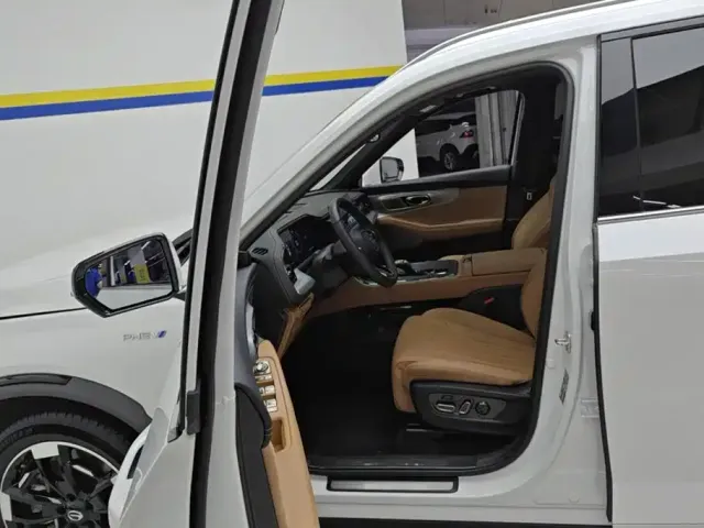 GAC Trumpchi Trumpchi ES9 2024 Model PHEV 143km Traveller Max — Фото автомобиля 9