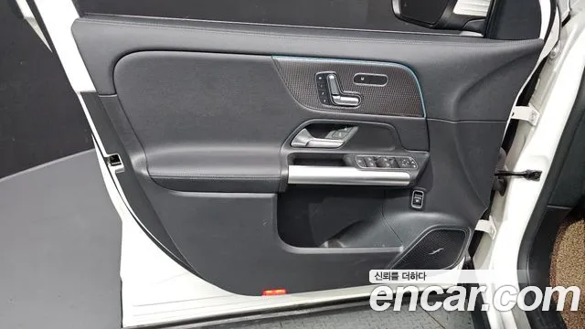 Mercedes-Benz EQA — Фото автомобиля 23