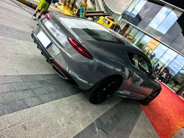 Bentley Continental Plug-in Hybrid — Фото автомобиля 8