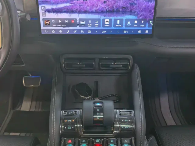 BYD FangChengBao Leopard 5 — Фото автомобиля 8