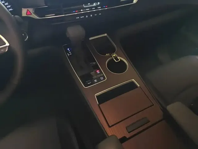 Toyota Granvia — Фото автомобиля 13