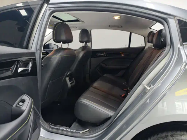 Roewe i5 — Фото автомобиля 11