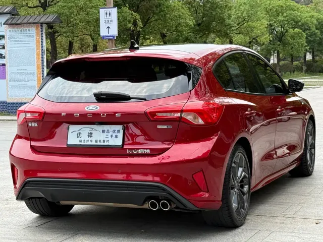 Ford Focus — Фото автомобиля 13