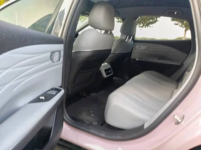 Geely Galaxy E8 — Фото автомобиля 8