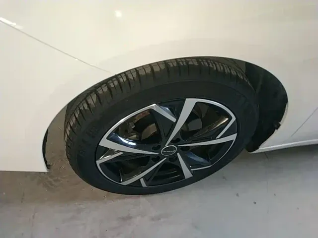 Roewe i5 — Фото автомобиля 22