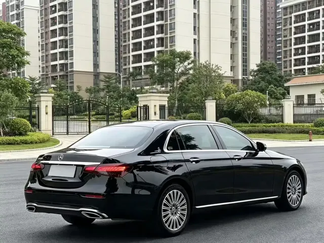 Mercedes-Benz E-Class — Фото автомобиля 7