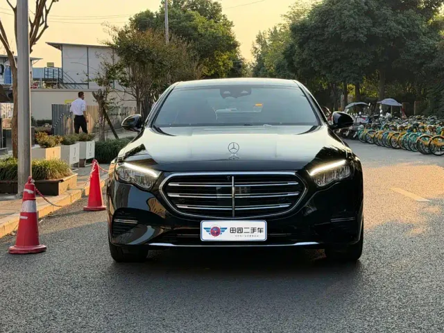 Mercedes-Benz E-Class — Фото автомобиля 2
