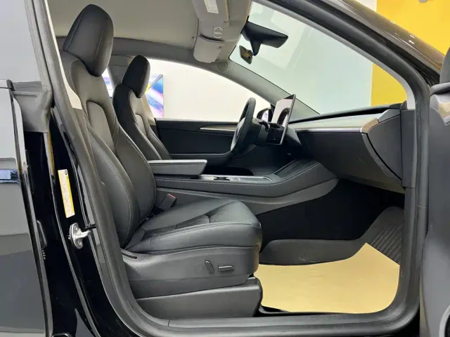 Tesla Model Y — Фото автомобиля 17