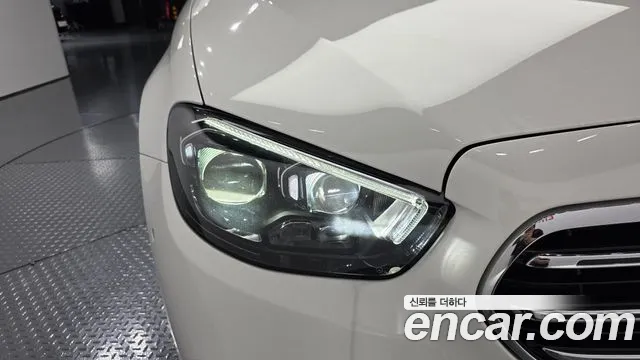 Mercedes-Benz E-Class — Фото автомобиля 17