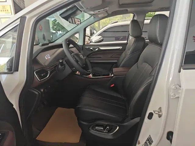 GAC Trumpchi M6 — Фото автомобиля 14