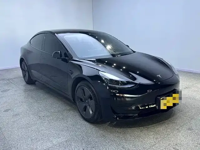 Tesla Model 3 — Фото автомобиля 3