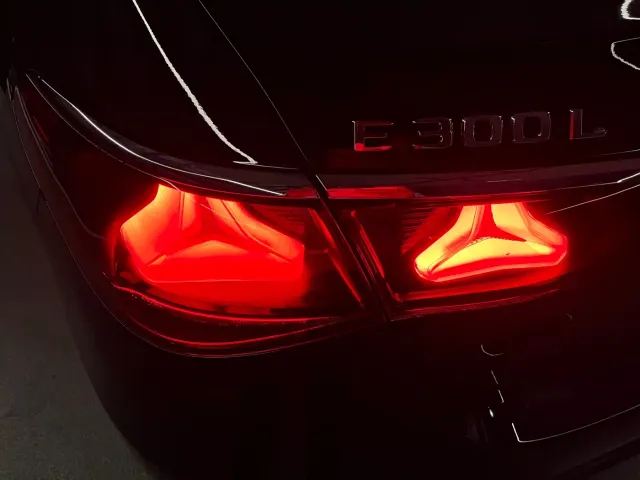Mercedes-Benz E-Class — Фото автомобиля 16