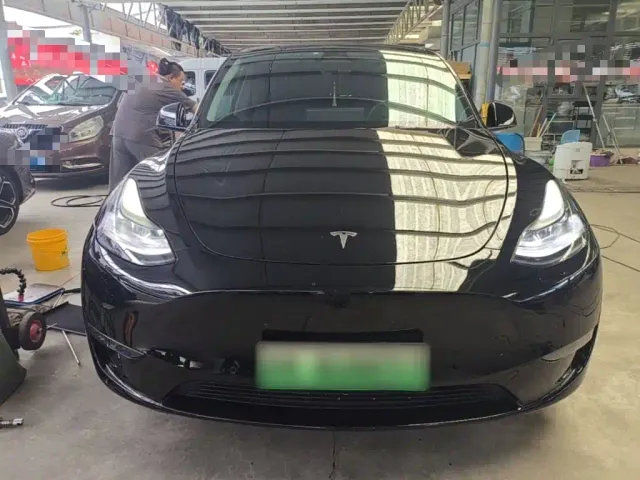 Tesla Model Y — Фото автомобиля 2