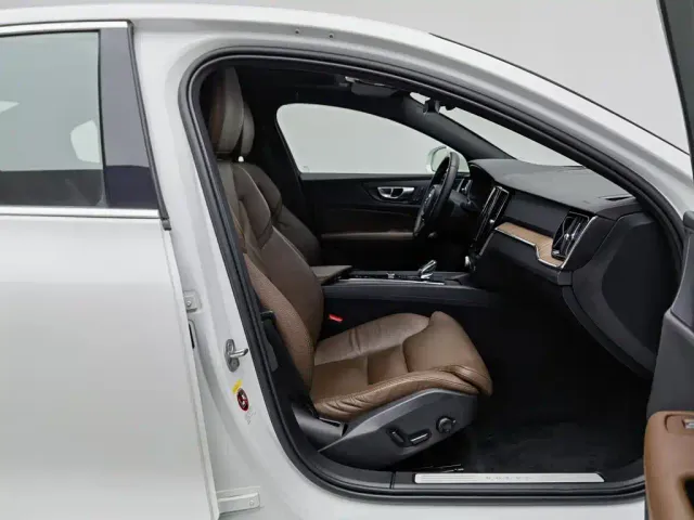 Volvo S60 — Фото автомобиля 23