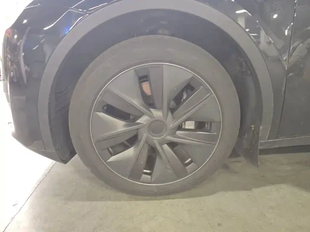 Tesla Model Y — Фото автомобиля 22
