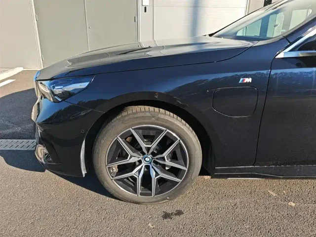 BMW i5 — Фото автомобиля 4
