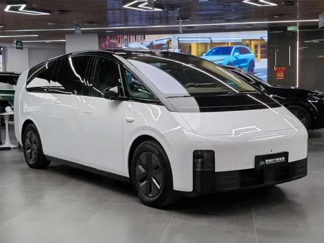 Li Auto MEGA — Фото автомобиля 3
