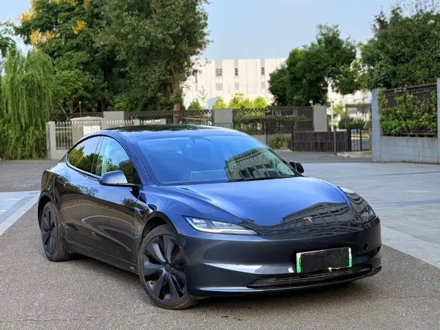 Tesla Model 3 — Фото автомобиля 2