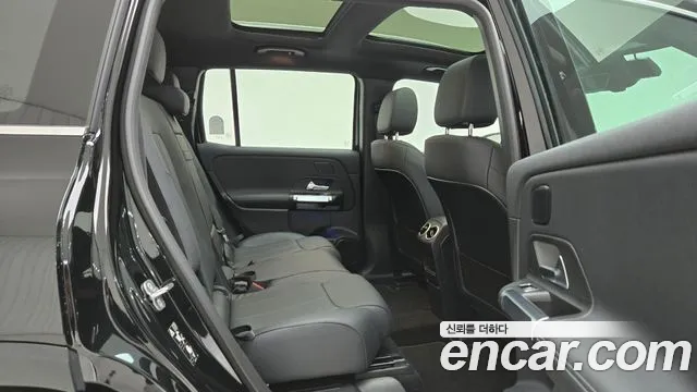 Mercedes-Benz EQB — Фото автомобиля 10