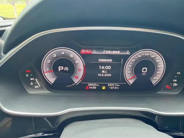 Audi Q3 — Фото автомобиля 10