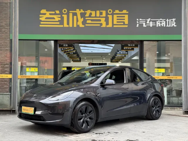 Фотография автомобиля — Tesla Model Y