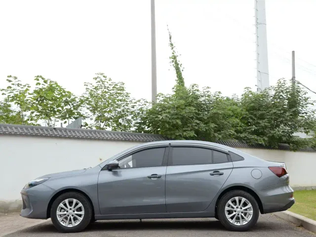 Roewe i5 — Фото автомобиля 7
