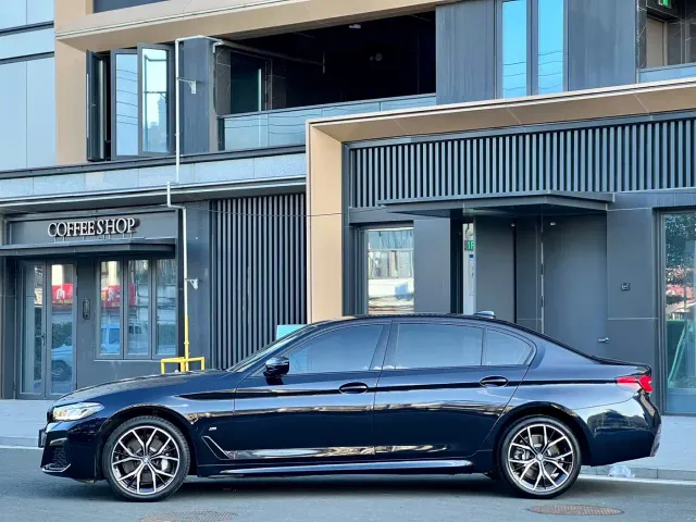 BMW 5 Series — Фото автомобиля 4