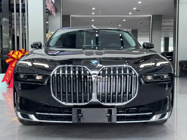 BMW 7 Series — Фото автомобиля 2