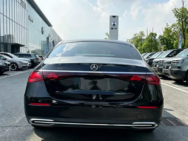 Mercedes-Benz E-Class — Фото автомобиля 19