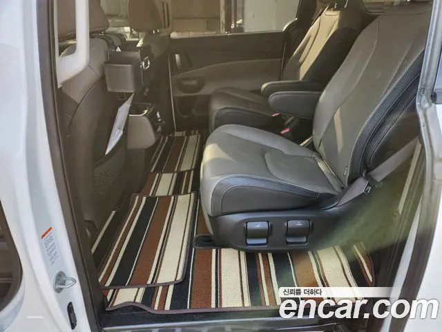 Kia Carnival Generation 4 — Фото автомобиля 7