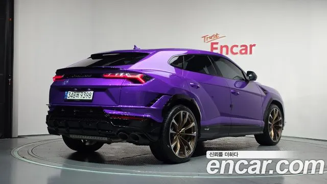 Фотография автомобиля — Lamborghini Urus