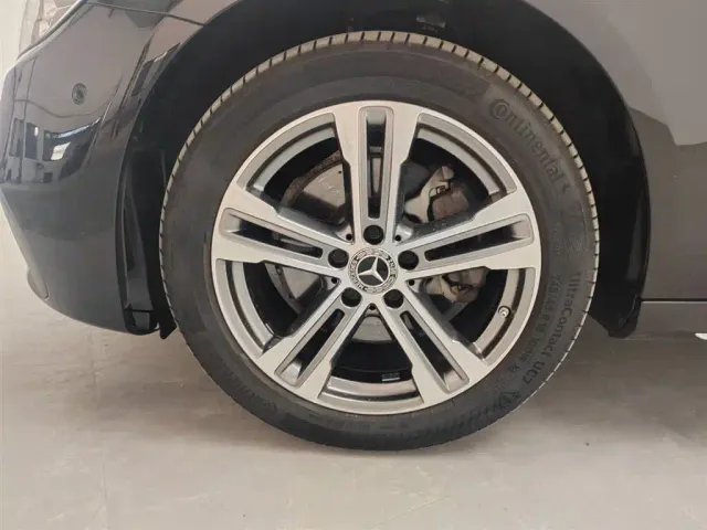 Mercedes-Benz E-Class — Фото автомобиля 4