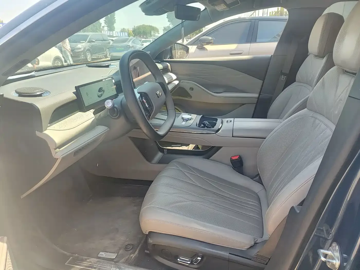 Geely Galaxy Galaxy Xingyao 8 2025 130km EM-i Premium Edition — Фото автомобиля 4