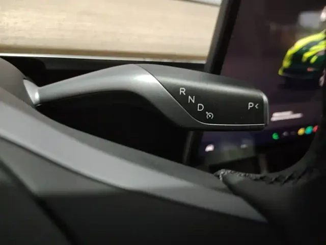 Tesla Model Y — Фото автомобиля 13